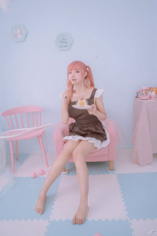 一只云燒緋紅女仆