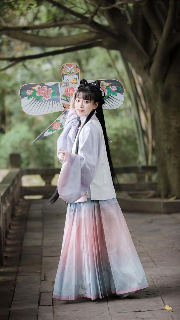 會(huì)玩Cosplay的美女[20P]