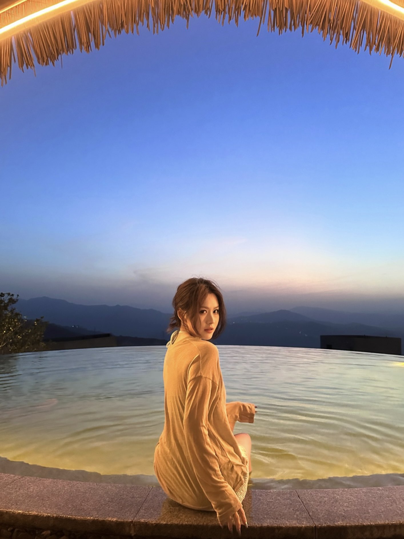 迷人高挑的少婦[28P]