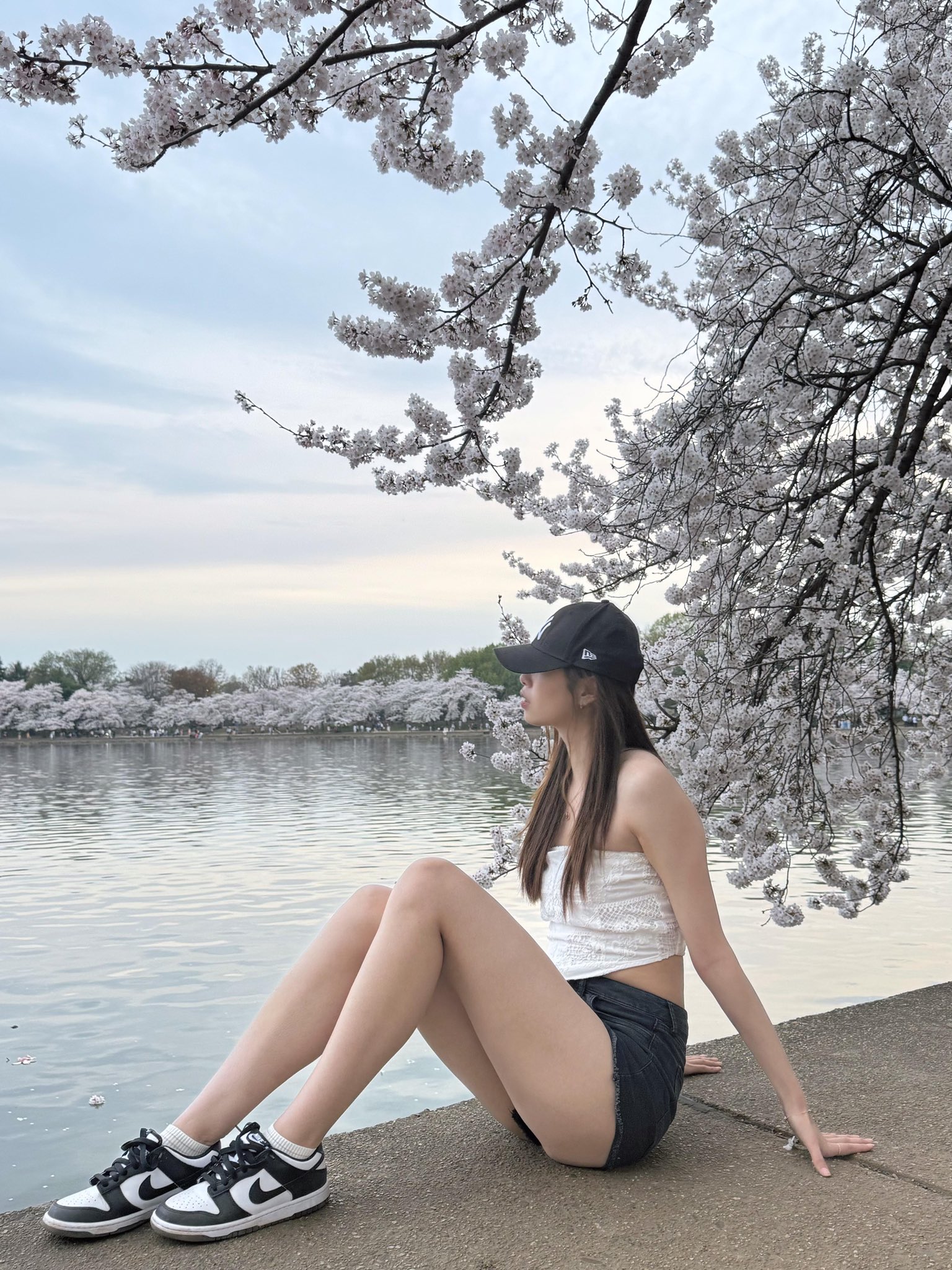 迷人高挑的少婦[28P]