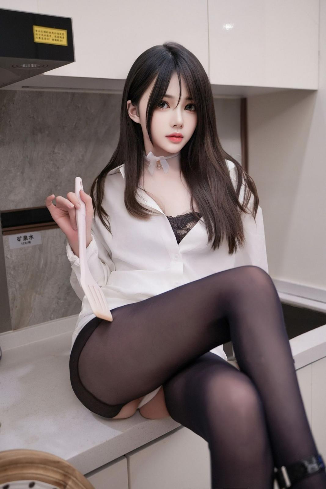 秀人網(wǎng)黑絲美足林月月--性感廚房料理