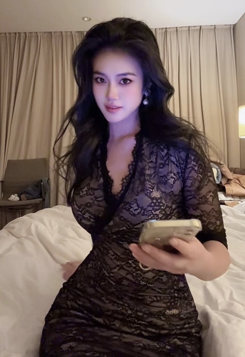 萬千嬌媚美少婦[2025]