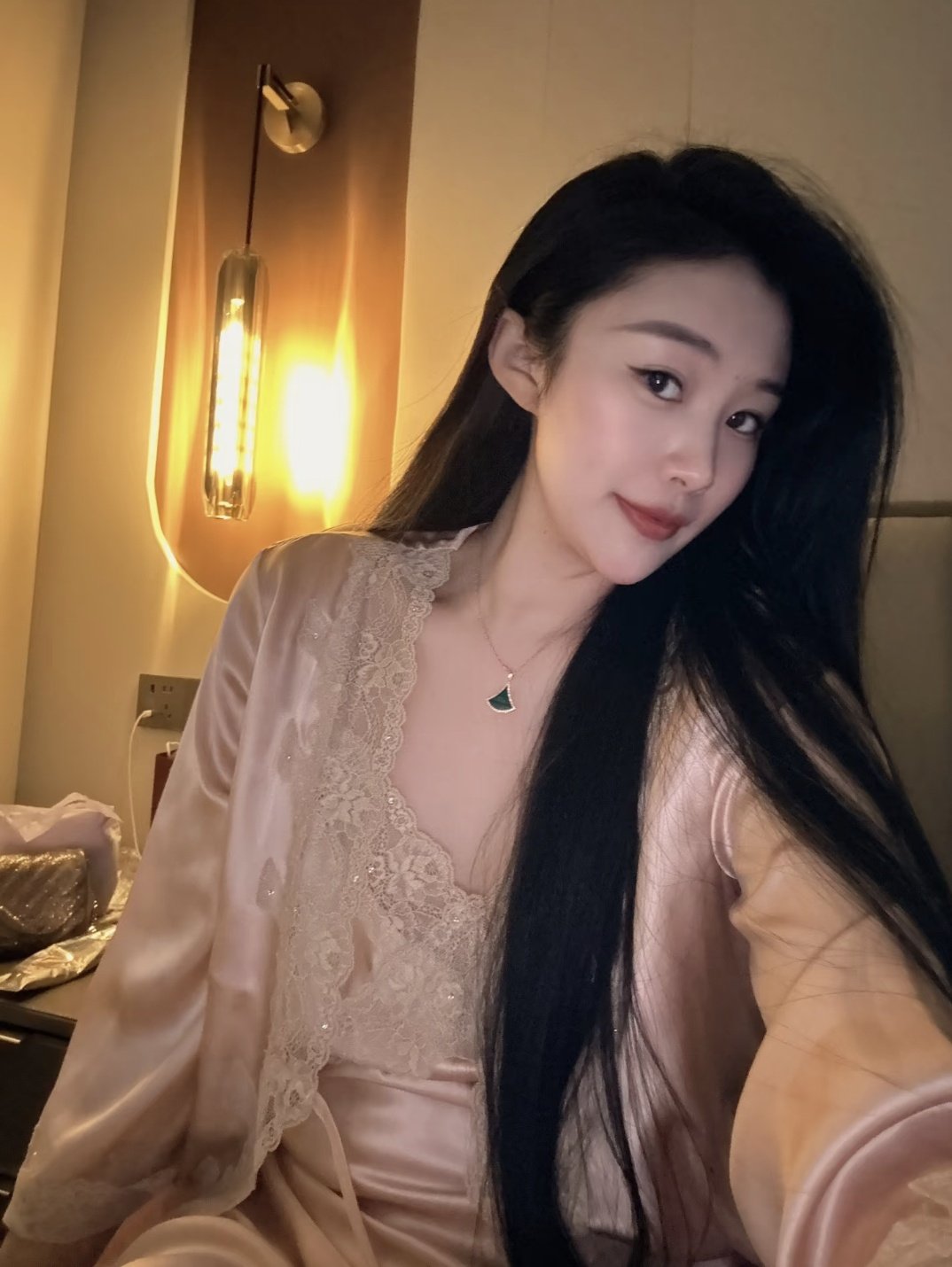 萬千嬌媚美少婦[2025]