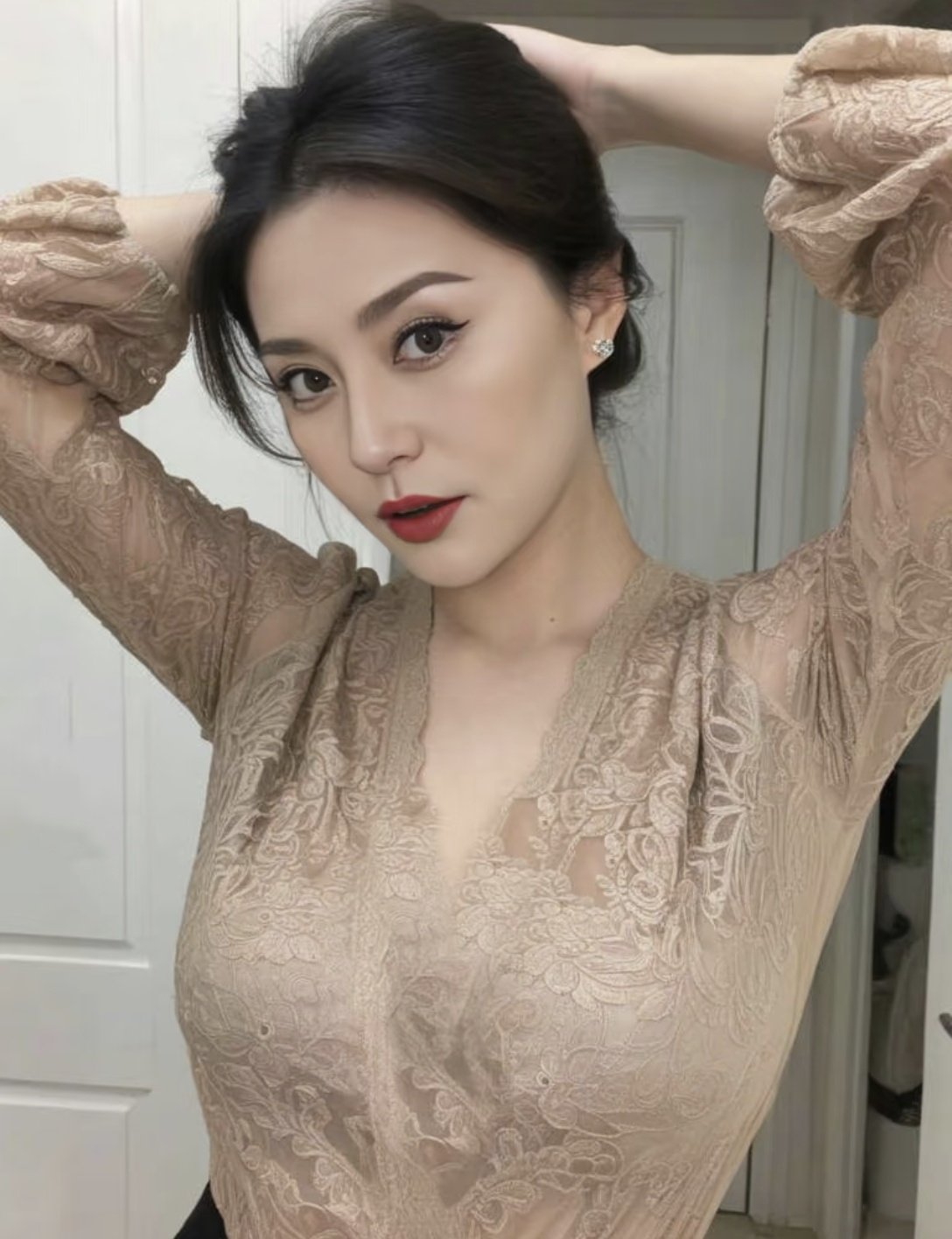 萬千嬌媚美少婦[2025]
