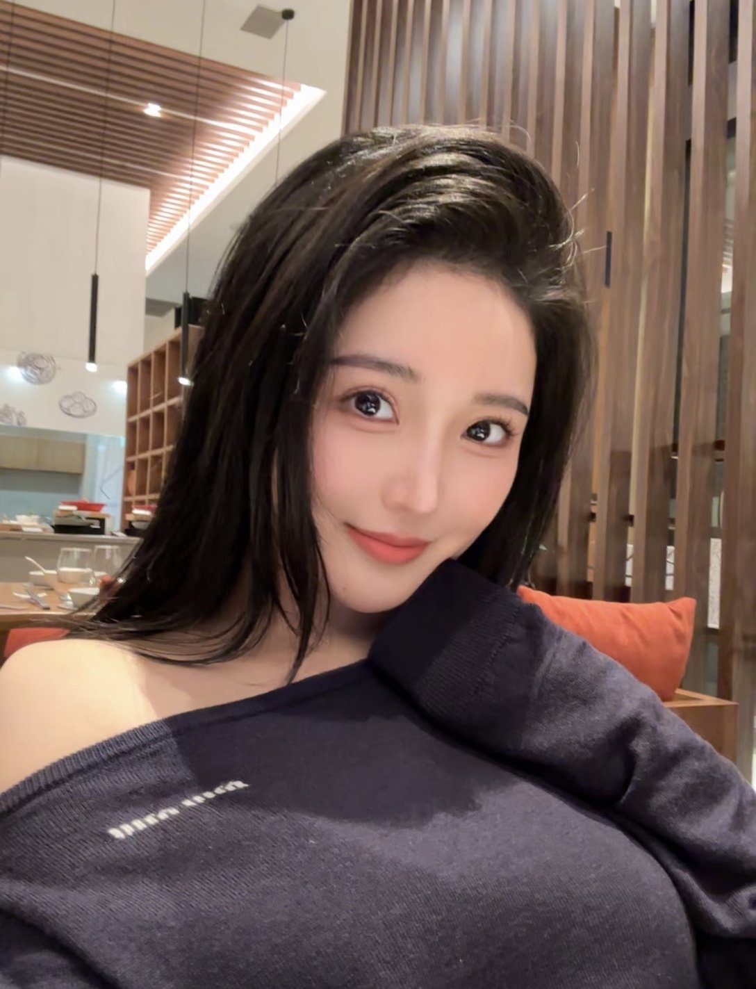 萬千嬌媚美少婦[2025]