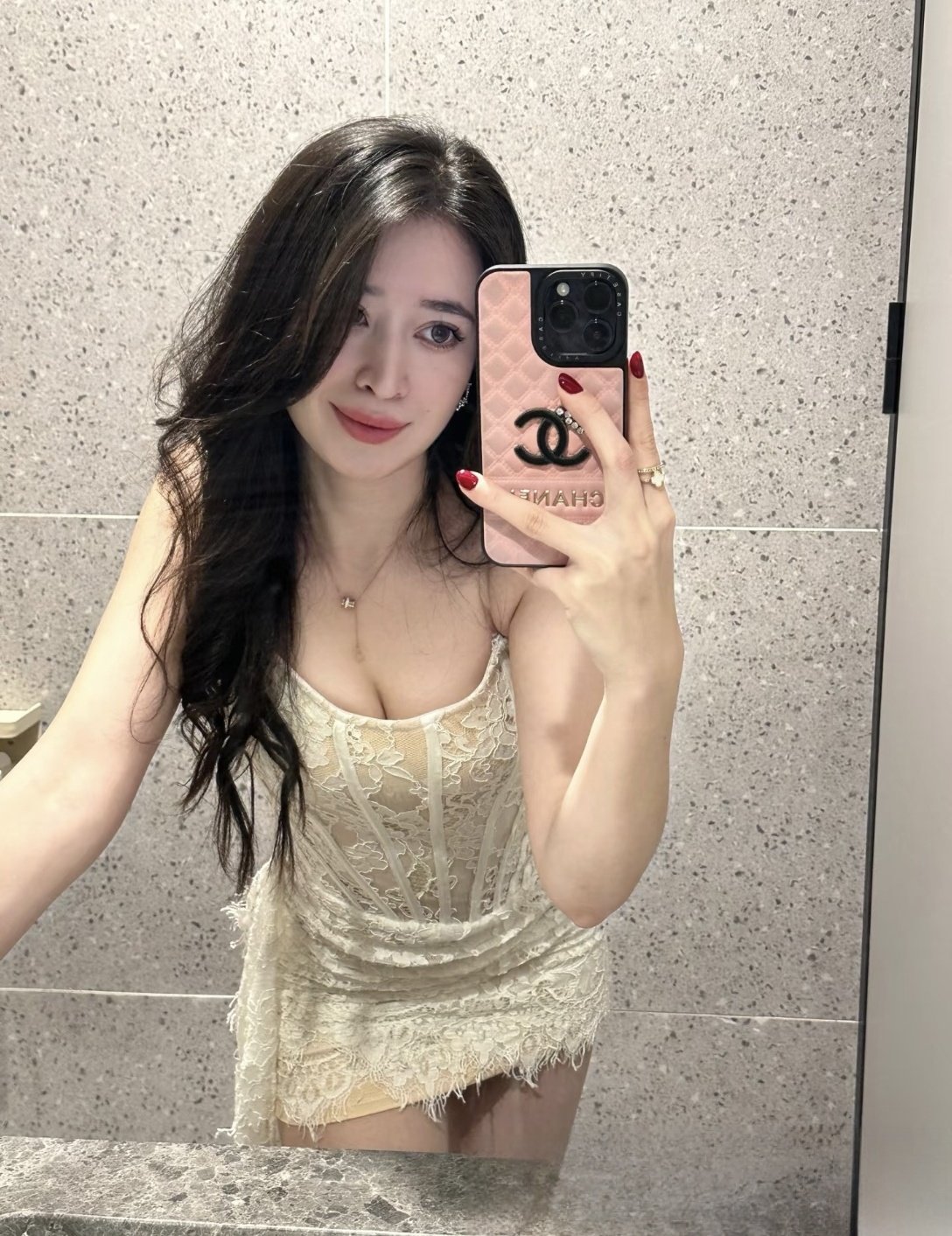 萬千嬌媚美少婦[2025]