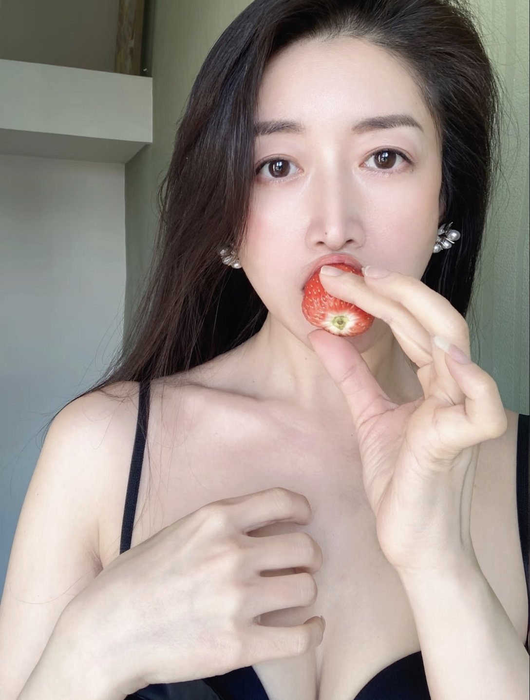 萬千嬌媚美少婦[2025]