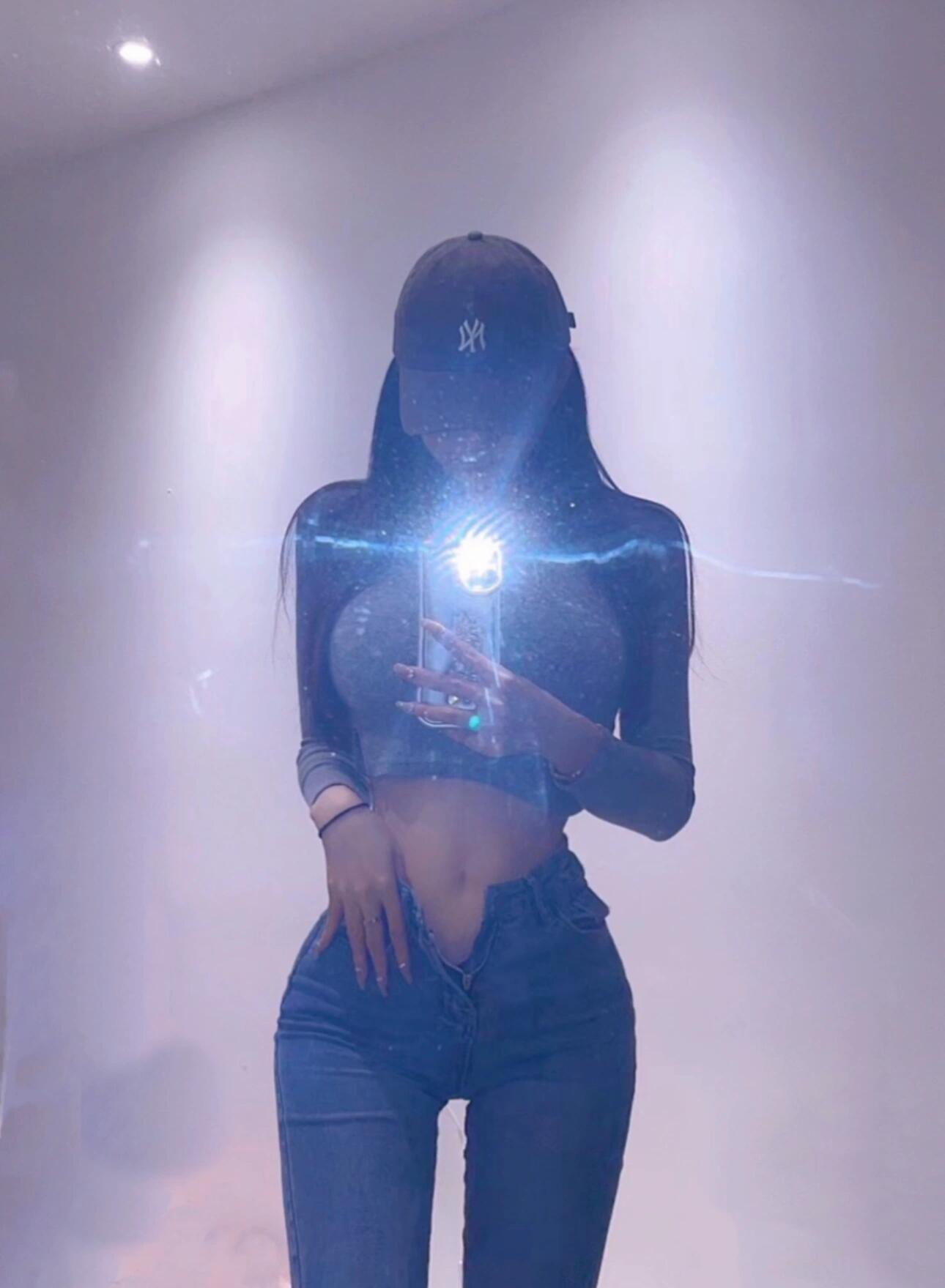 萬千嬌媚美少婦[2025]