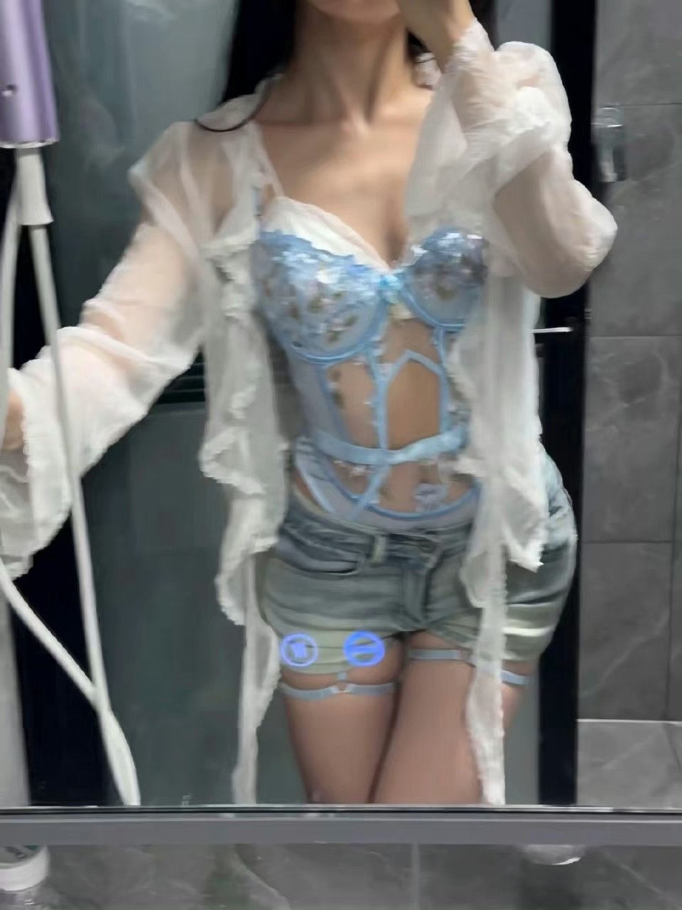 萬千嬌媚美少婦[2025]