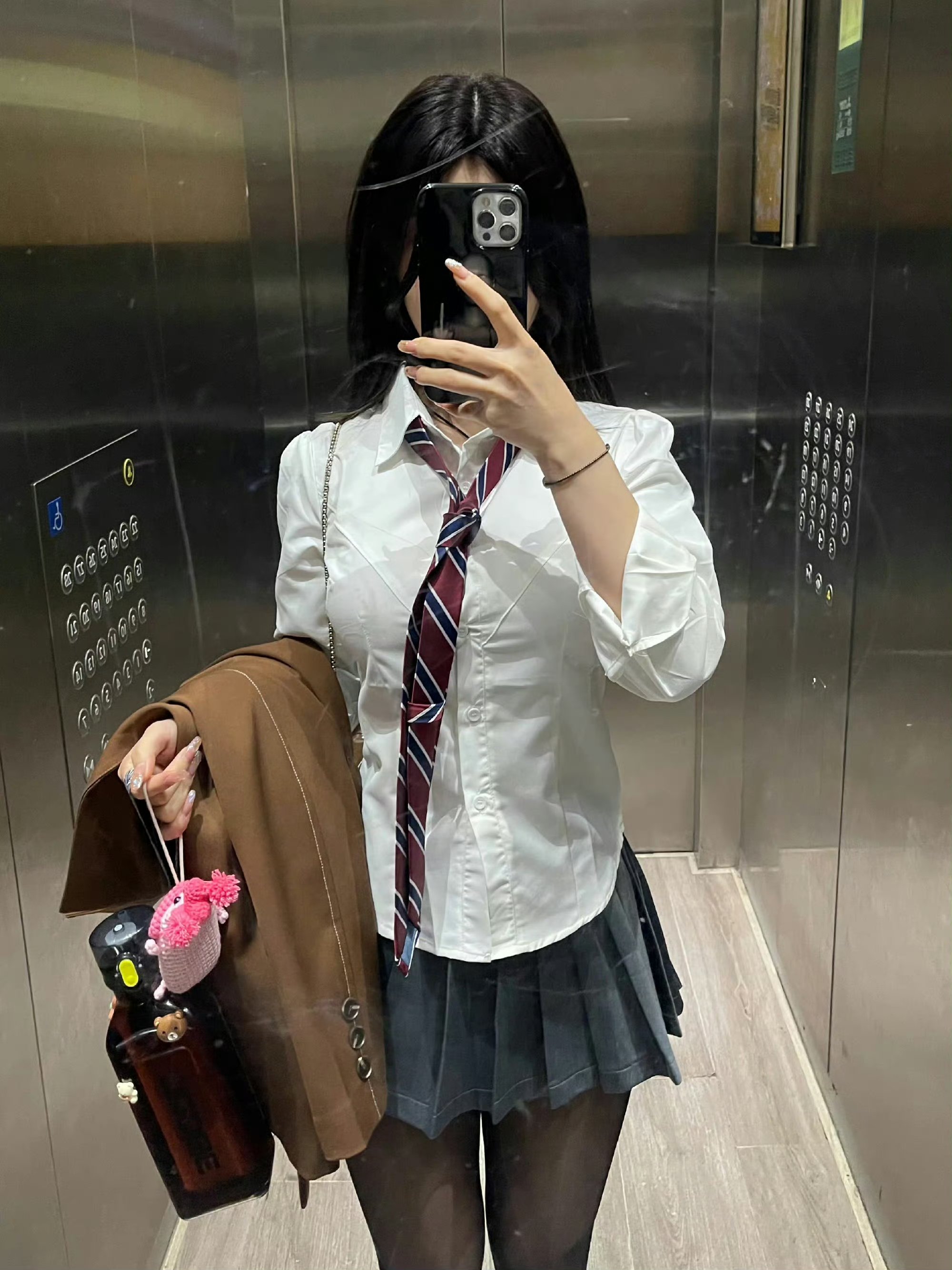 萬千嬌媚美少婦[2025]