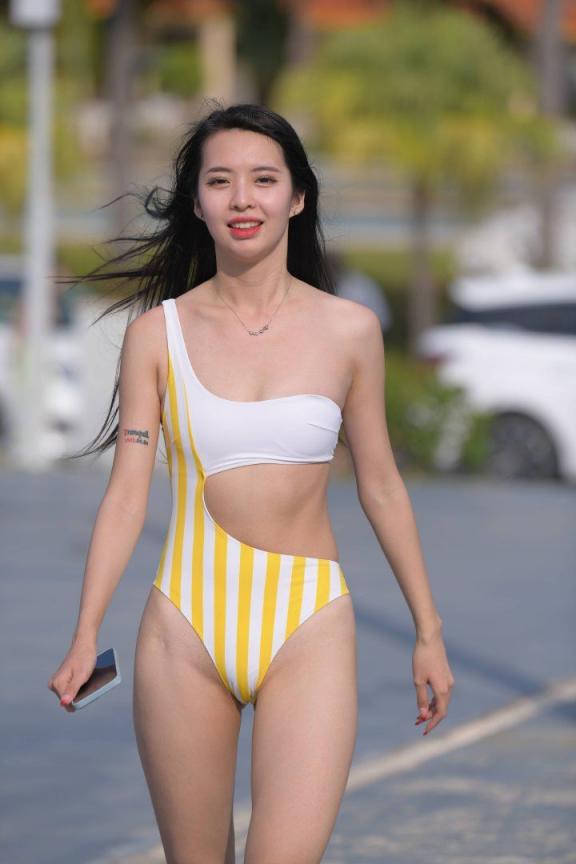 夏天最美的風景當然是比基尼小姐姐啦