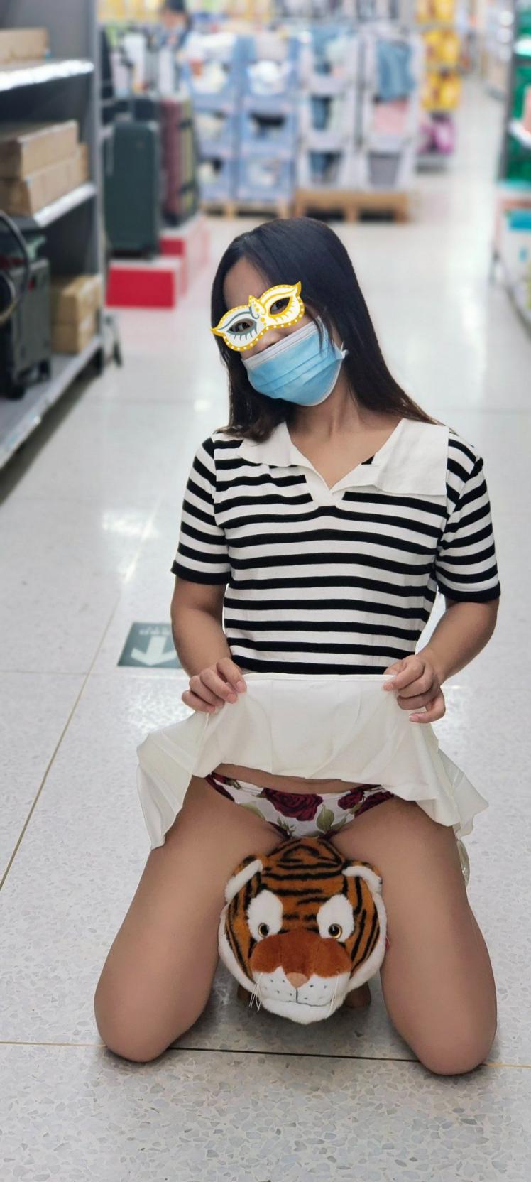 愛露出的人妻