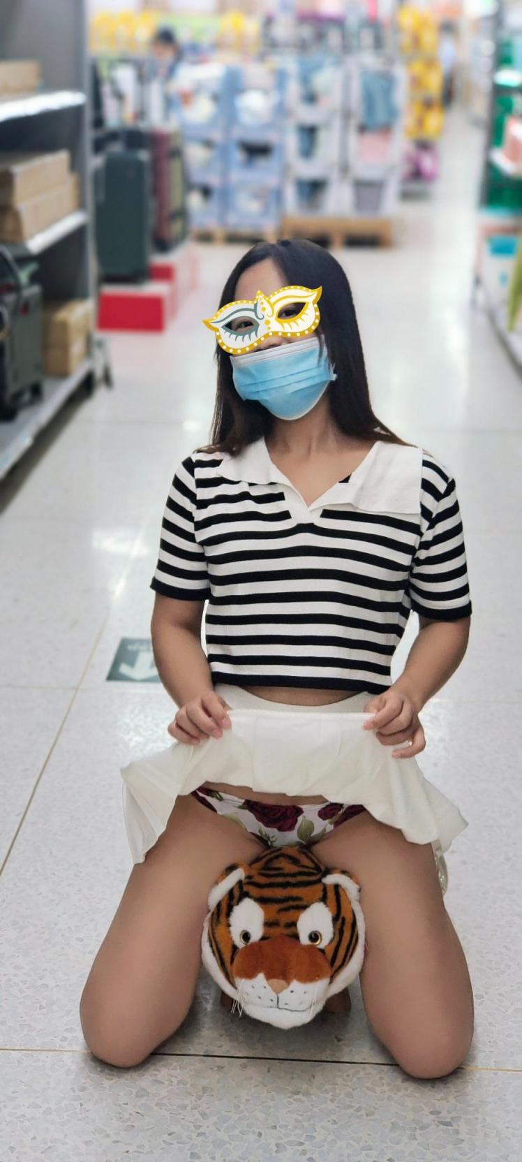 愛露出的人妻