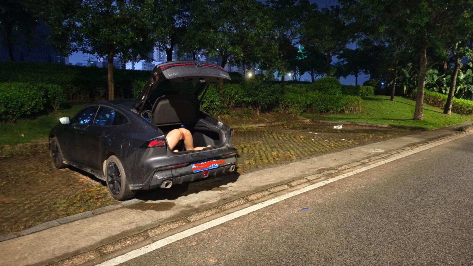 愛露出的人妻
