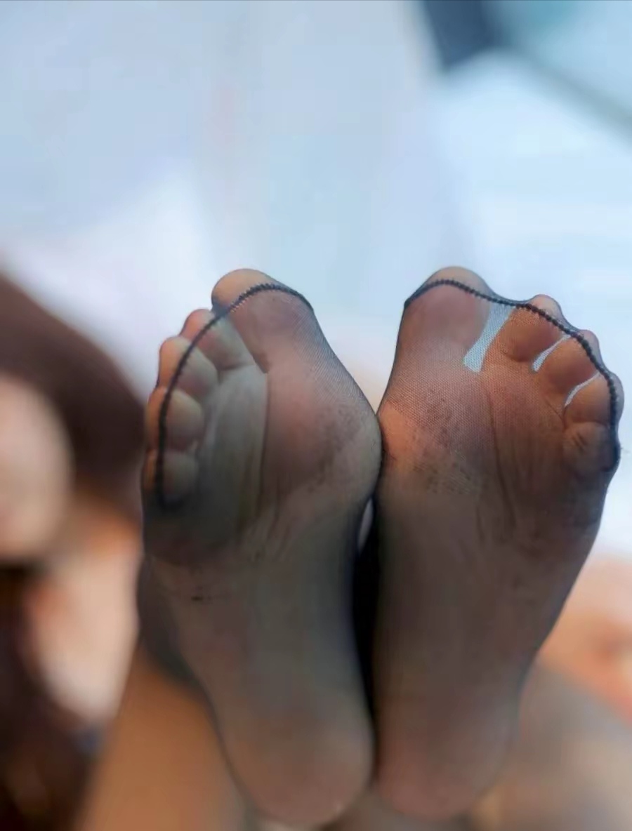 美麗的女人總是會有一雙可人的腳