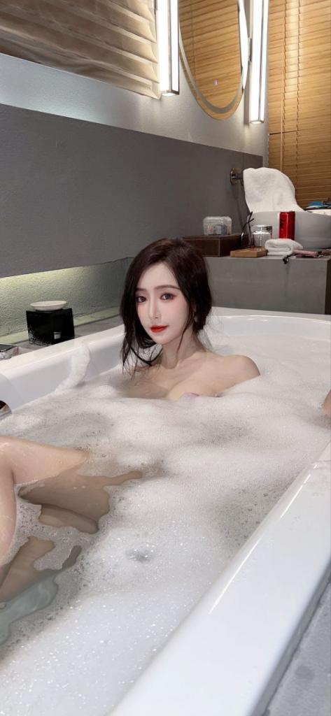 [小母狗] 發騷的小母狗 [100P]