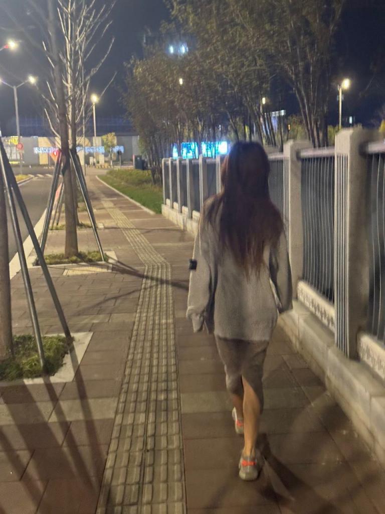 [小母狗] 發(fā)騷的小母狗 [100P]