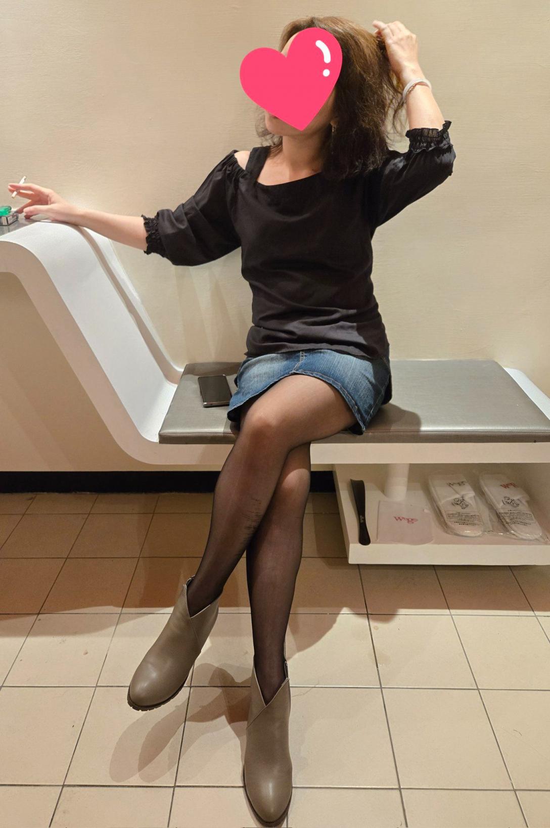 拉開衣服看奶[25P]