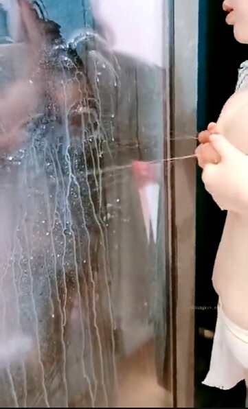 爆乳小姐姐噴奶送福利-勾起你兒時的記憶【68P】