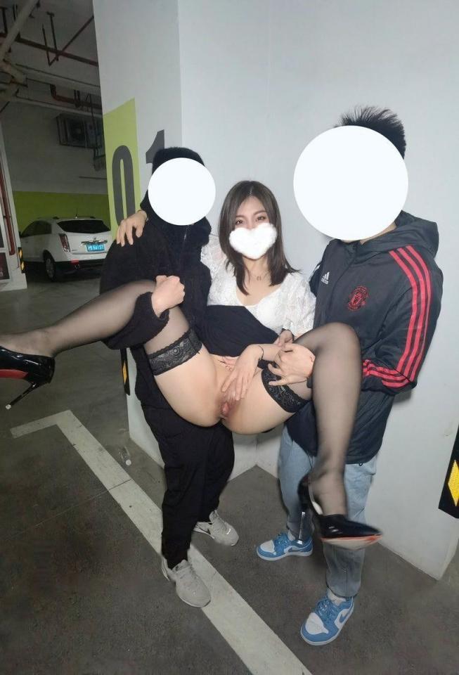 喜歡人前露出的人妻