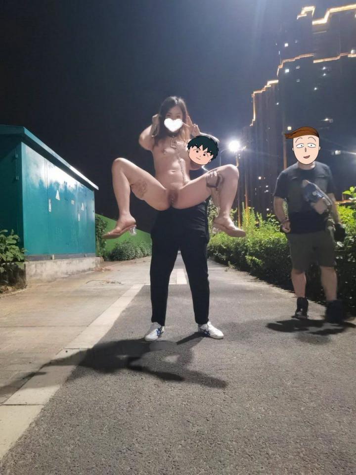 喜歡人前露出的人妻