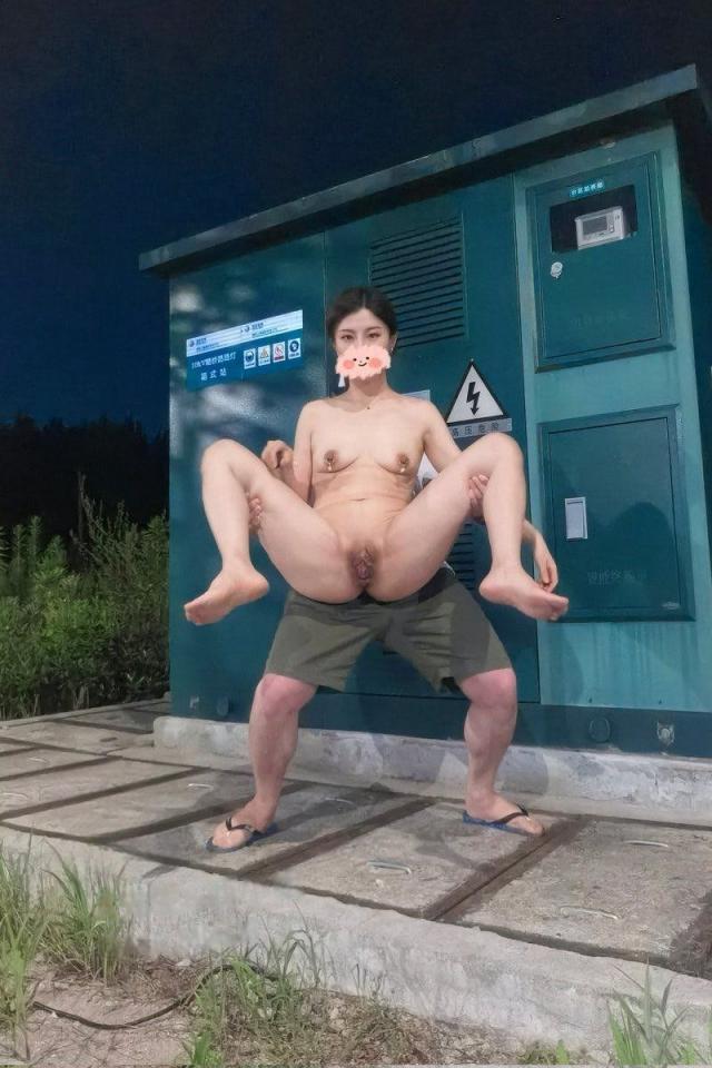 喜歡人前露出的人妻