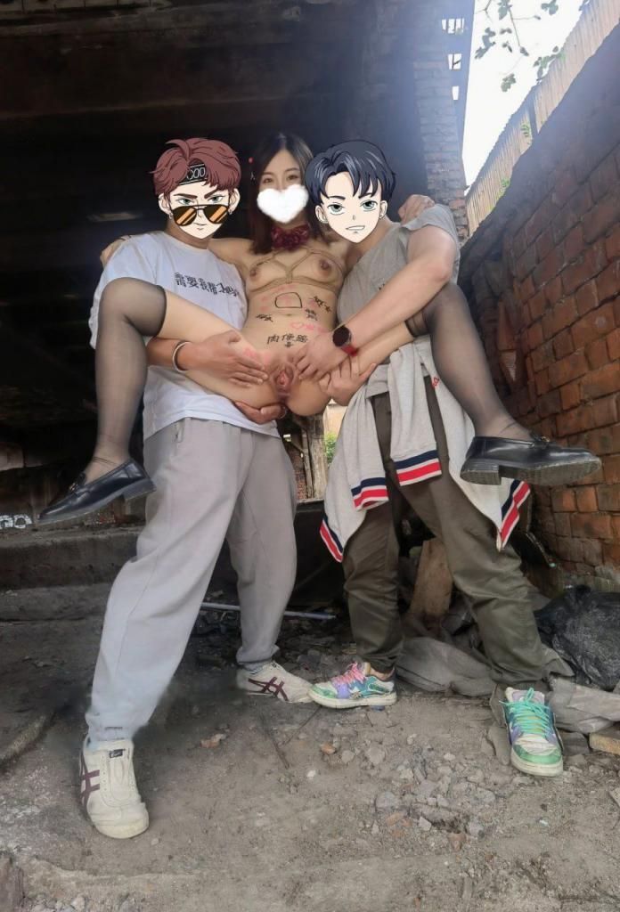 喜歡人前露出的人妻