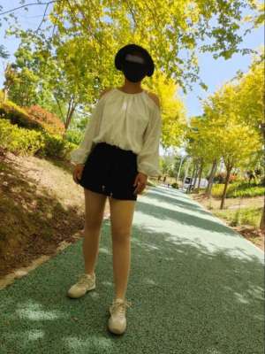 愛穿裙子不愛穿內(nèi)褲的人妻