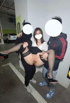 喜歡人前露出的人妻