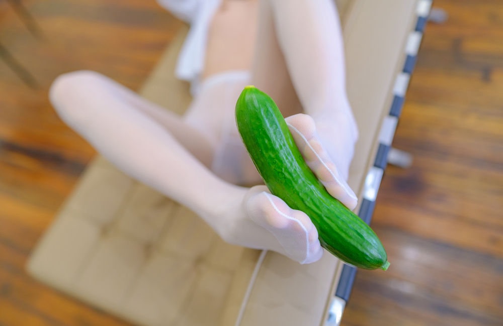 精品白絲玉足美少女