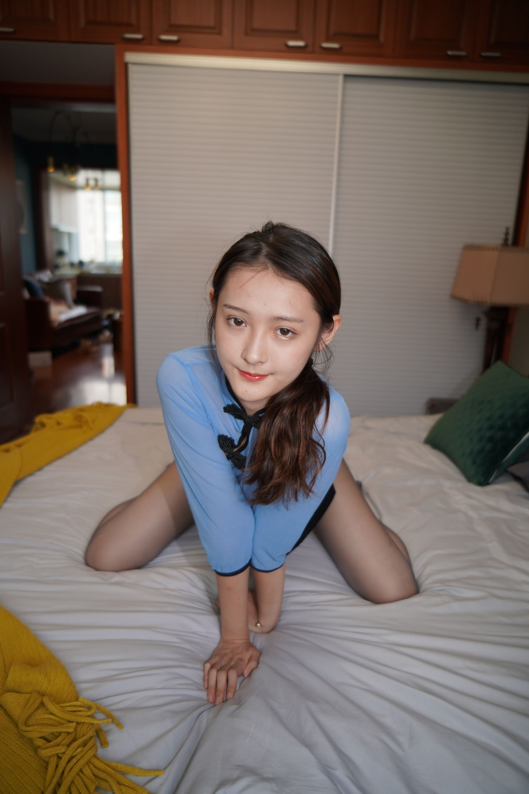 少女的絲襪太舒服了