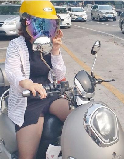 美女走光[90P]