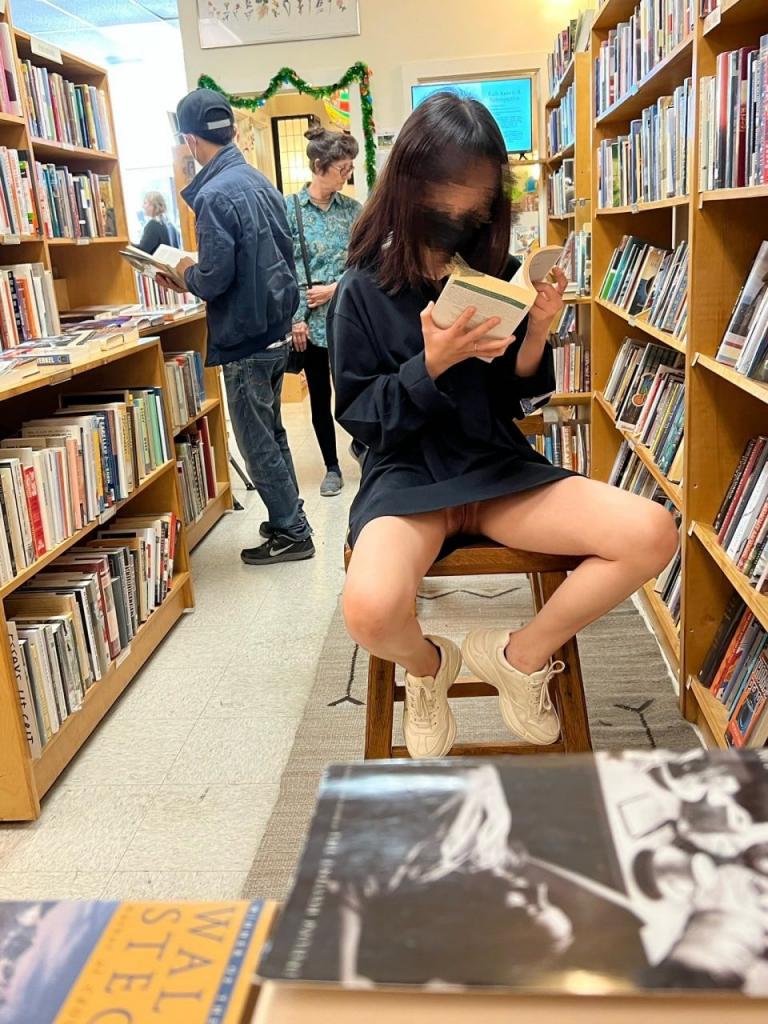 美女走光[90P]
