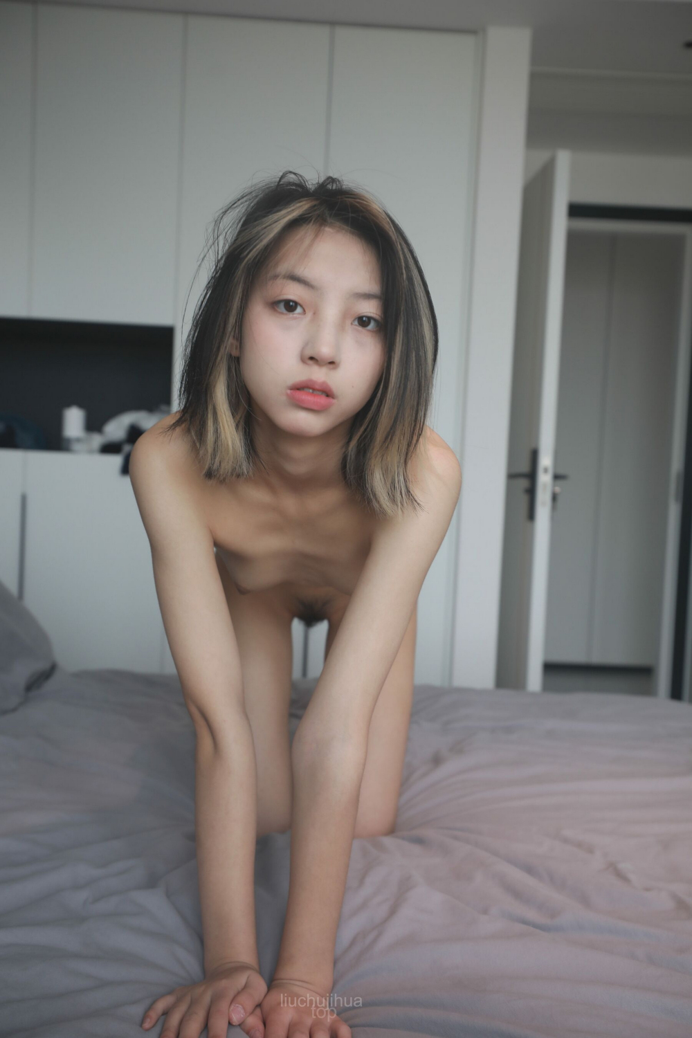 誘人排骨妹子