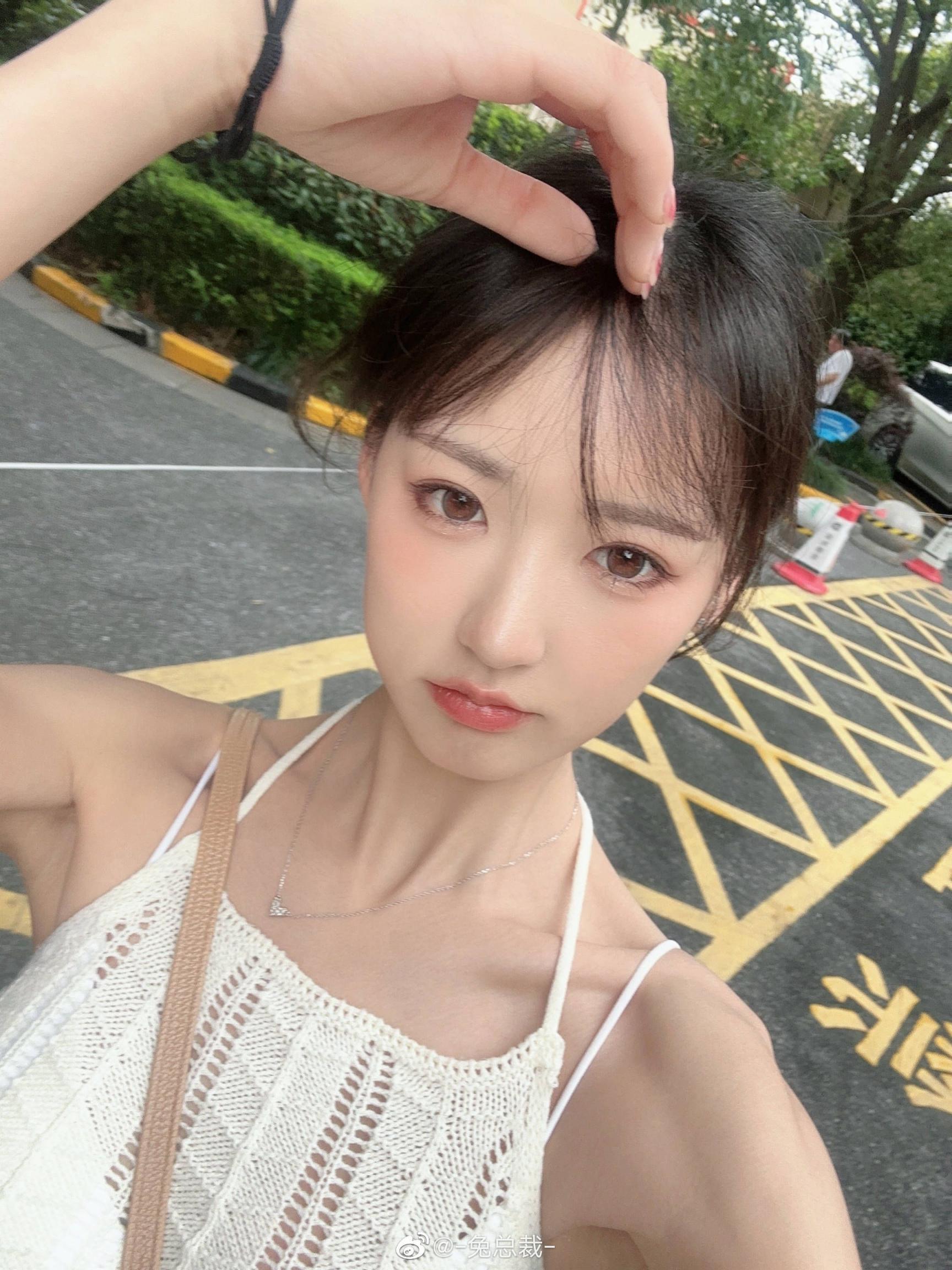 發點漂亮的小姐姐? 越看越美