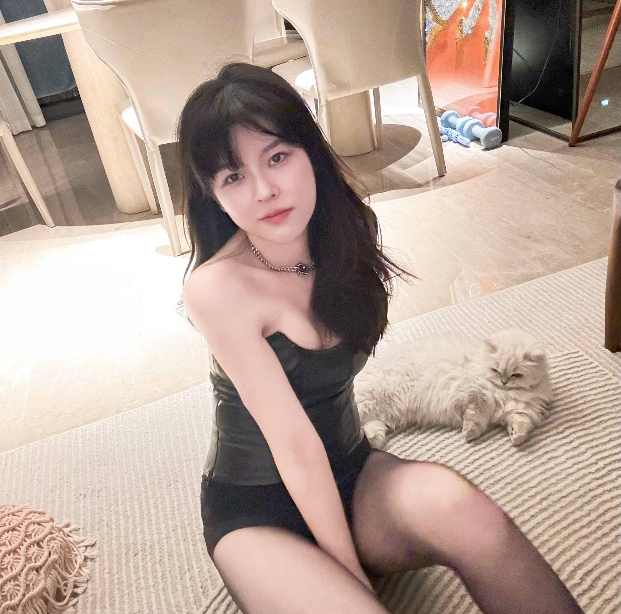 發(fā)點漂亮的小姐姐? 越看越美