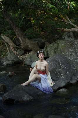 好想來場野戰啊 妹子太白嫩了