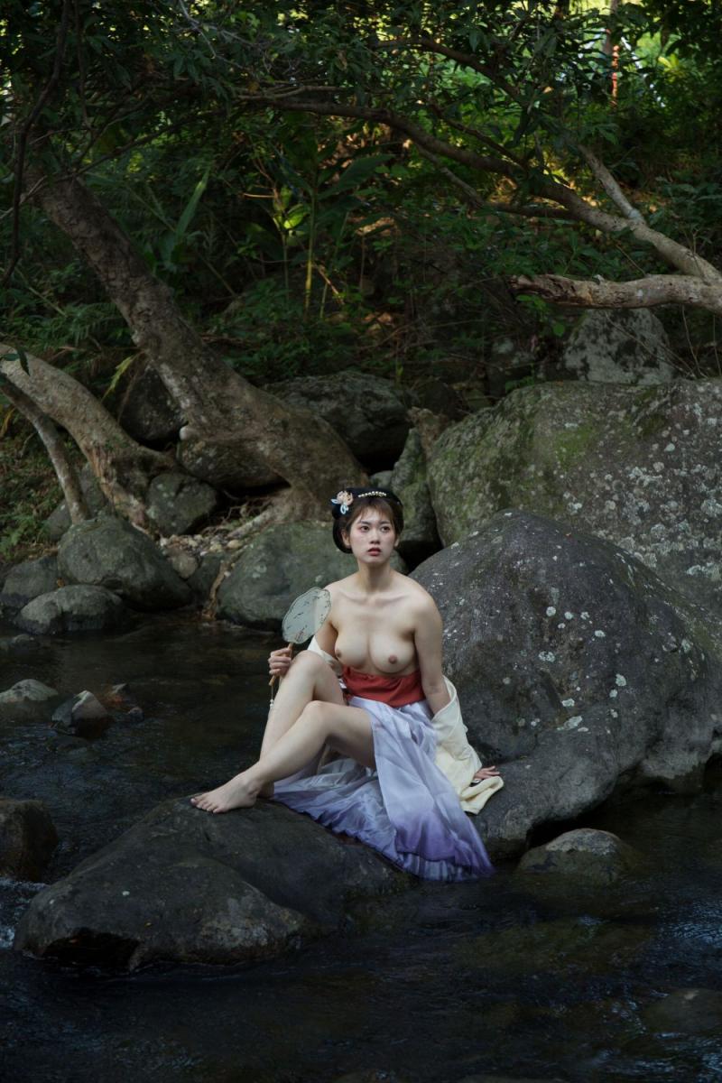 好想來場野戰啊 妹子太白嫩了