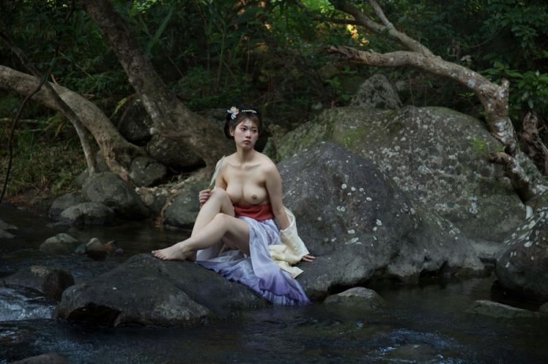 好想來場野戰啊 妹子太白嫩了