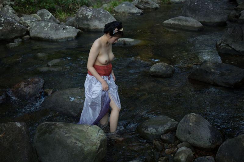 好想來場野戰啊 妹子太白嫩了