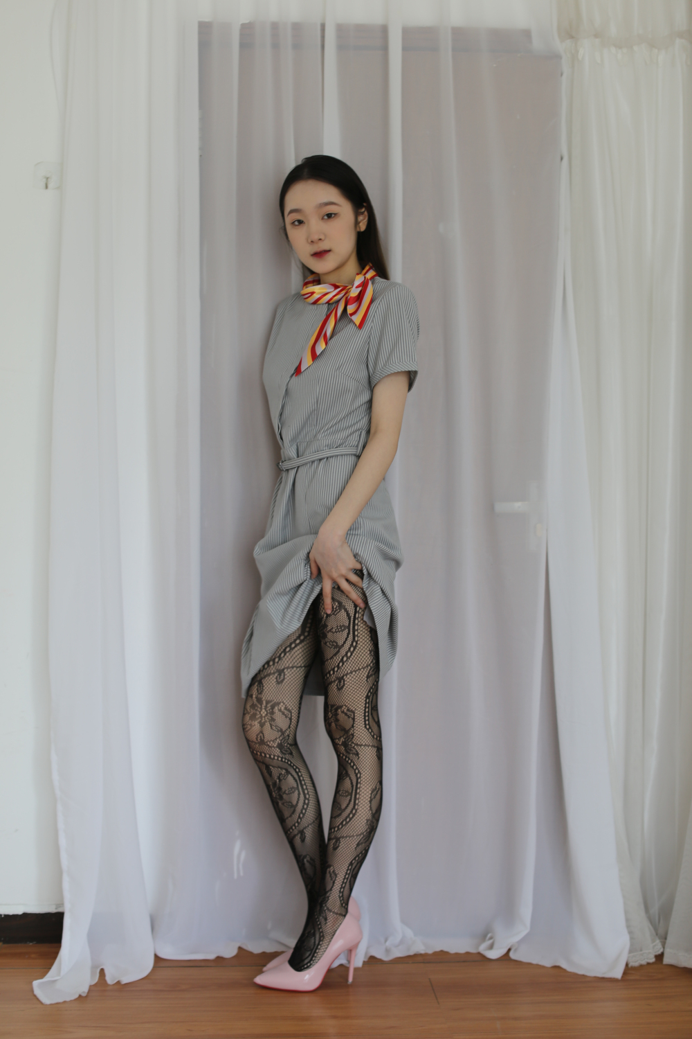氣質(zhì)女神絕美絲襪美腿