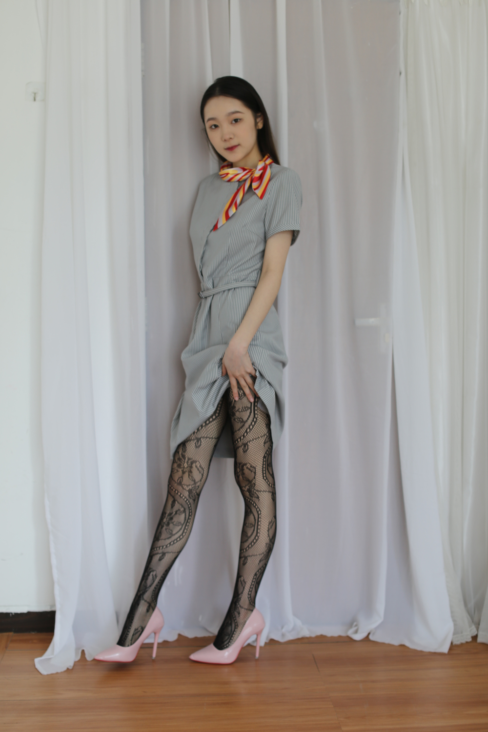 氣質(zhì)女神絕美絲襪美腿