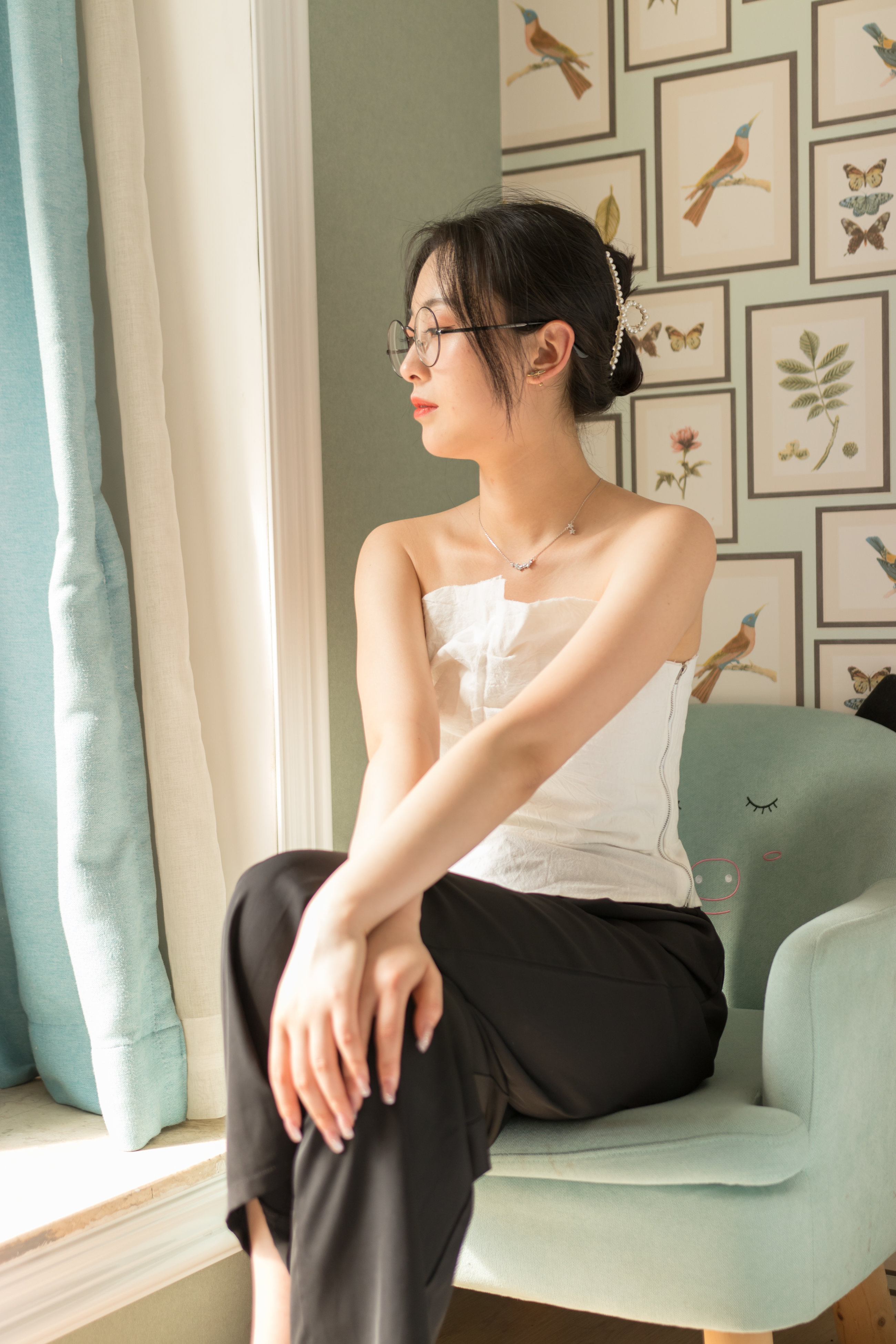 眼鏡妹子看上去就是騷