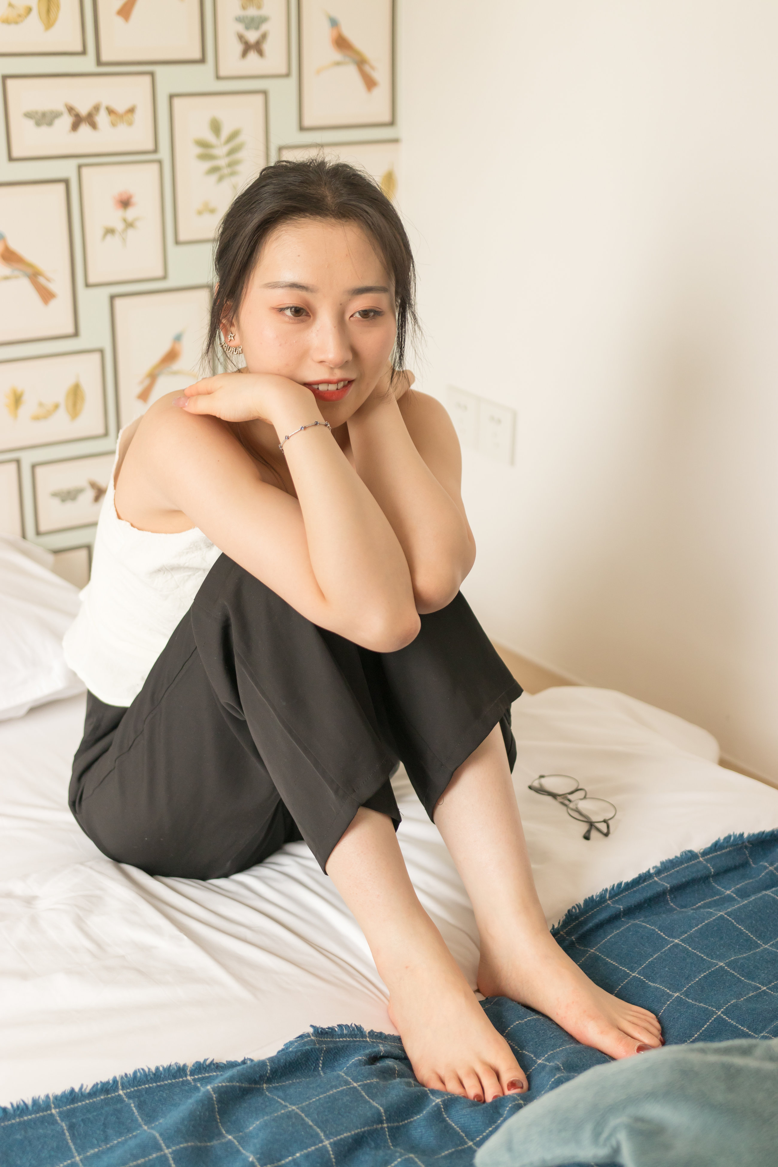 眼鏡妹子看上去就是騷