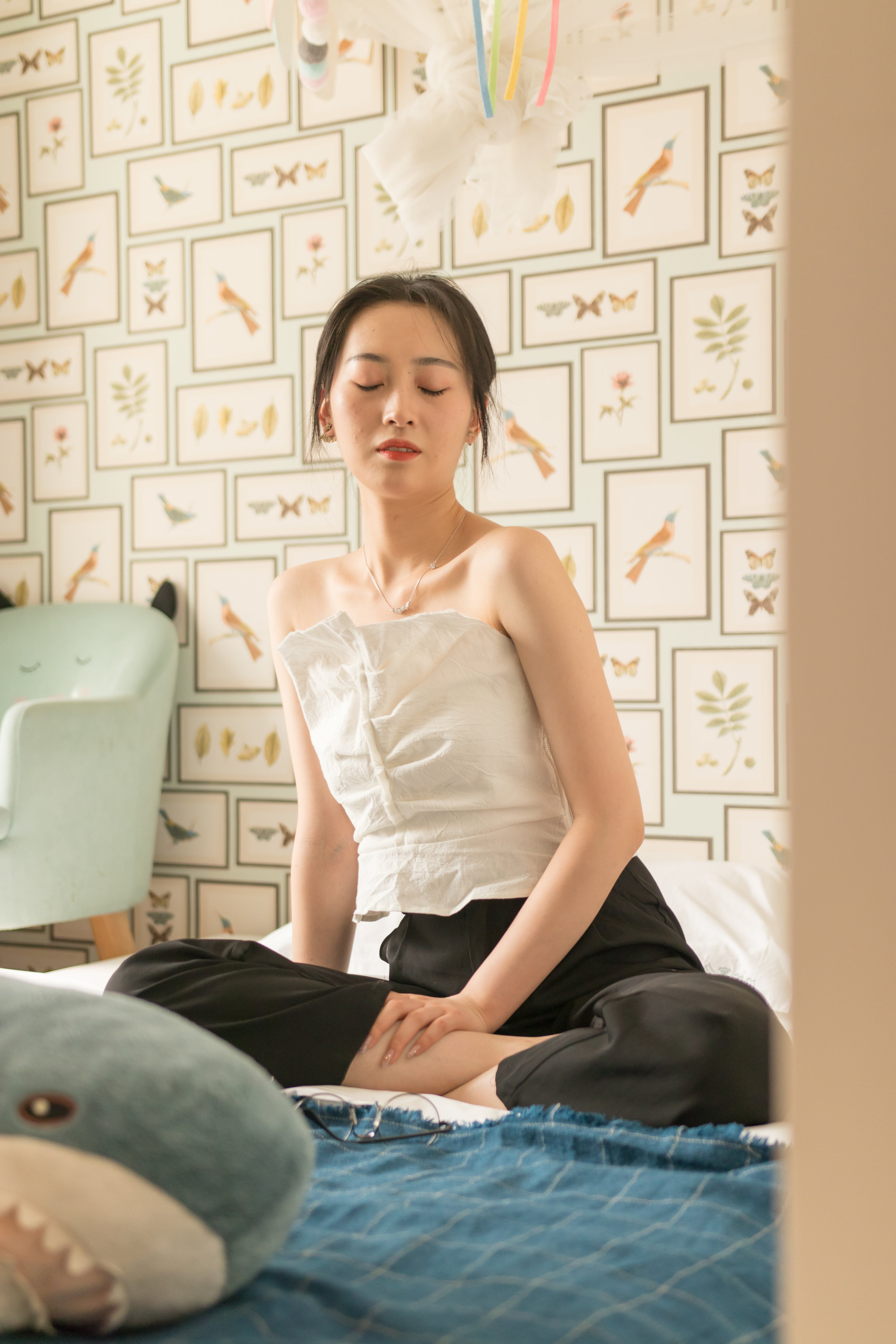 眼鏡妹子看上去就是騷