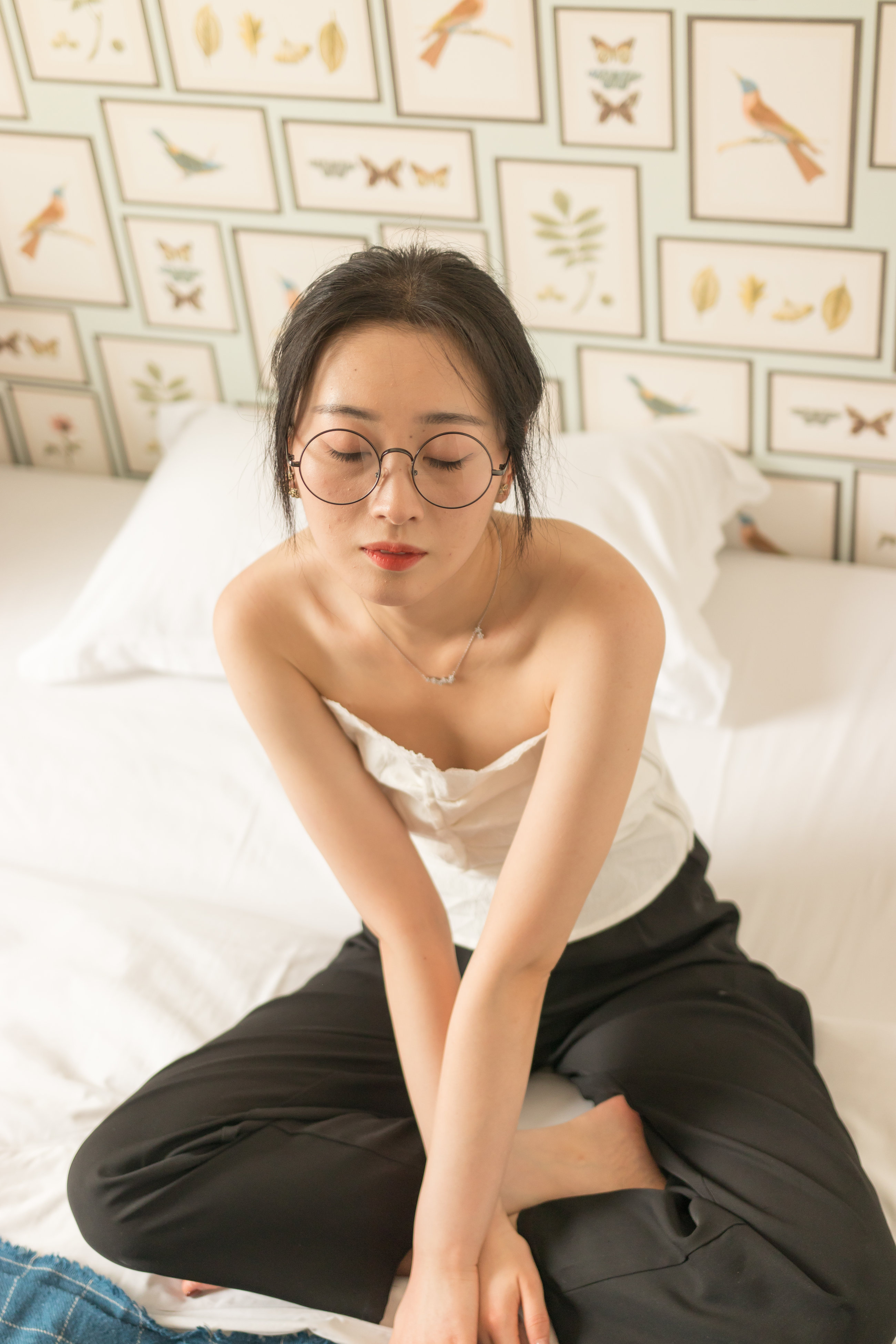 眼鏡妹子看上去就是騷