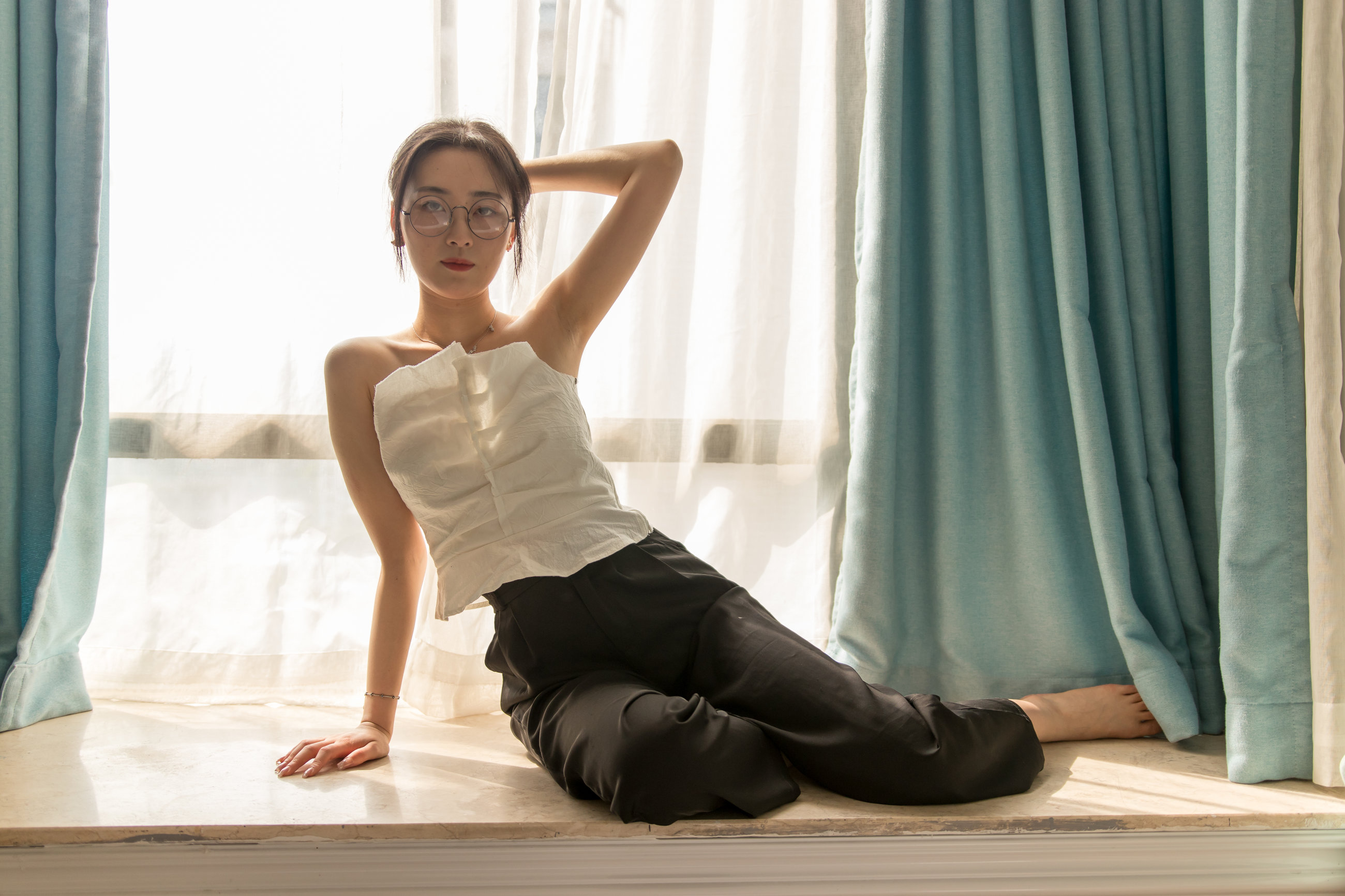 眼鏡妹子看上去就是騷