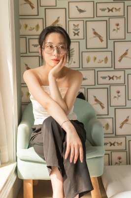 眼鏡妹子看上去就是騷