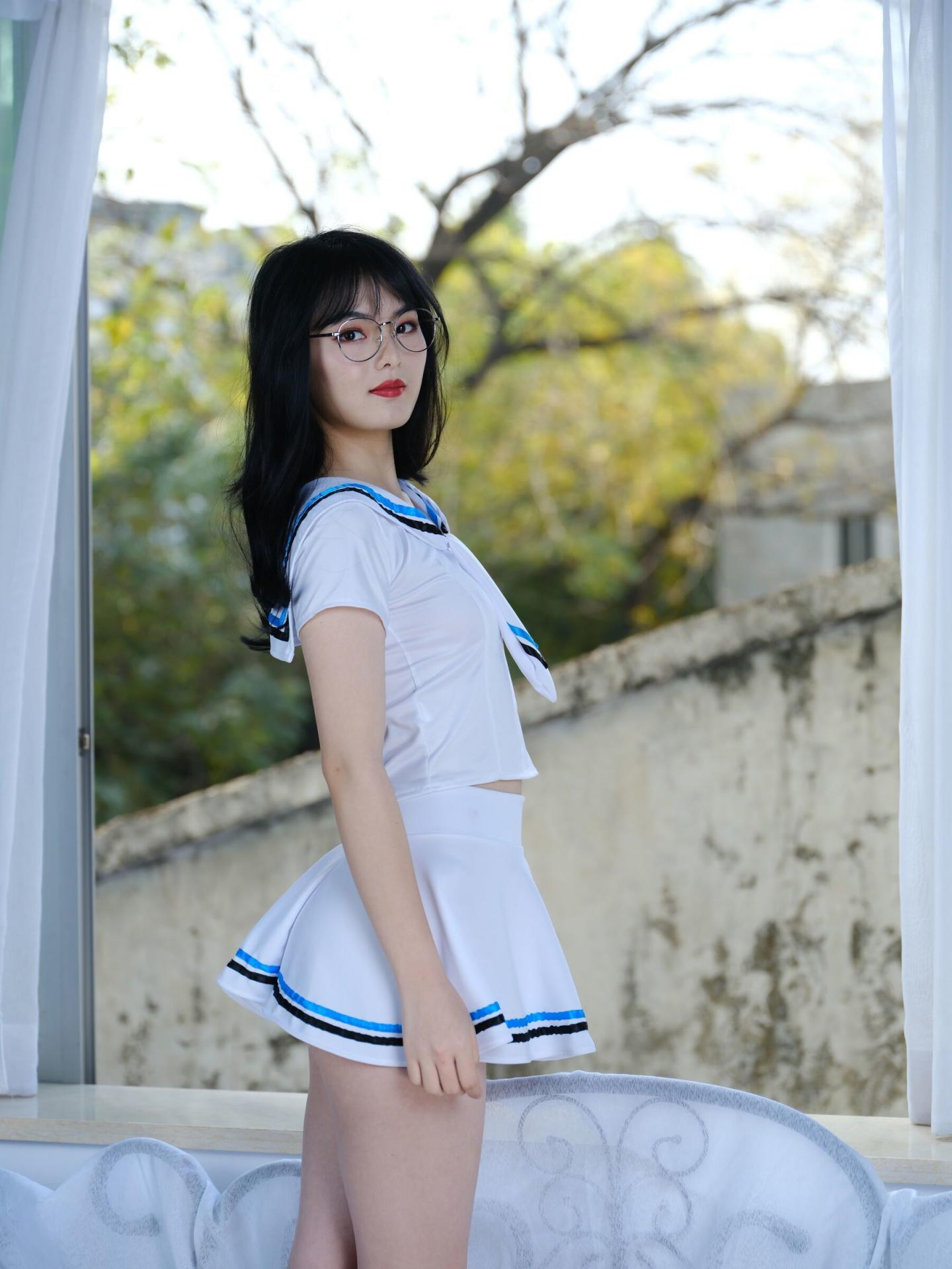 風騷且清純的JK眼鏡娘