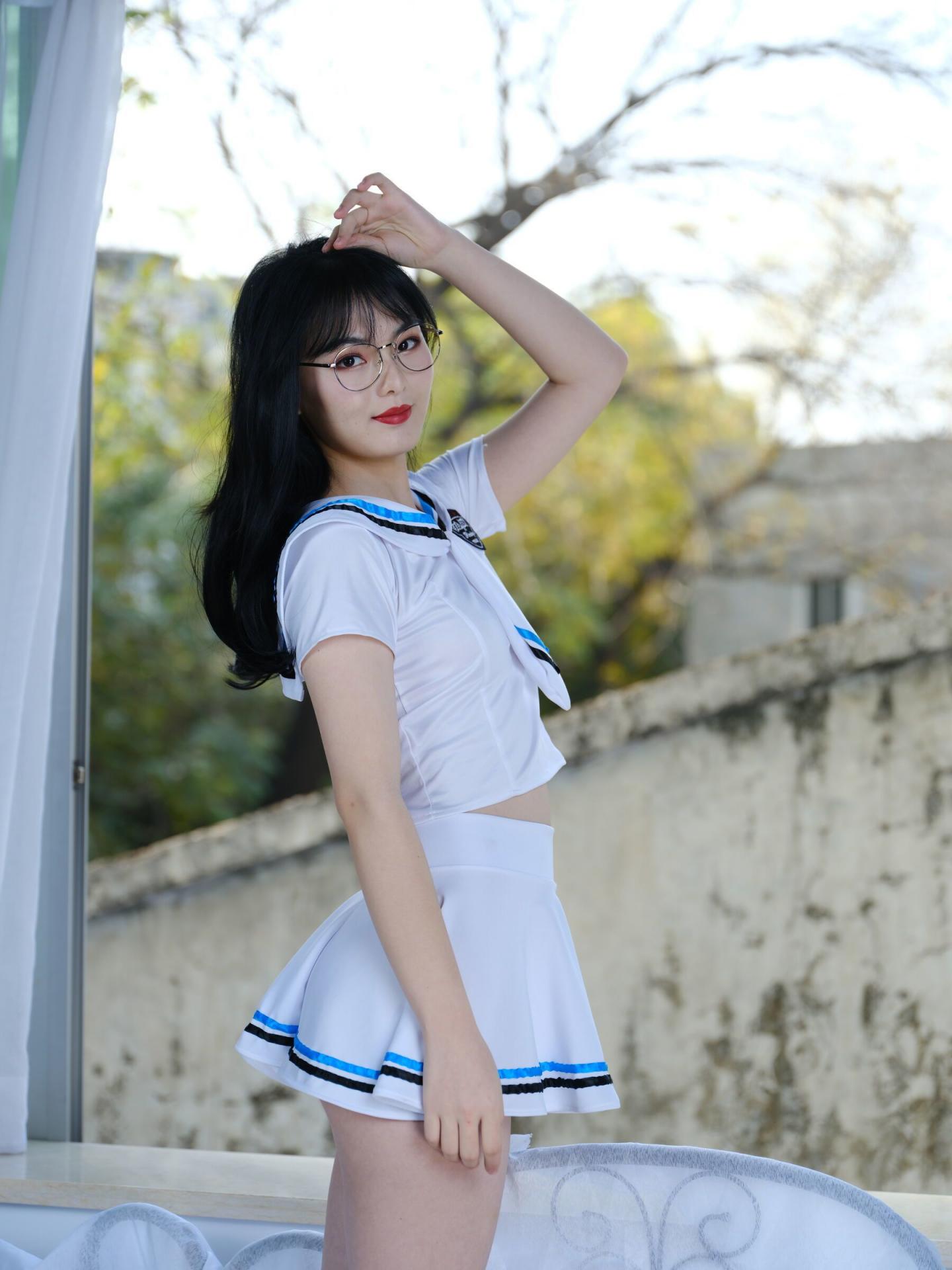 風騷且清純的JK眼鏡娘